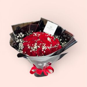 24 rosas rojas con gypso