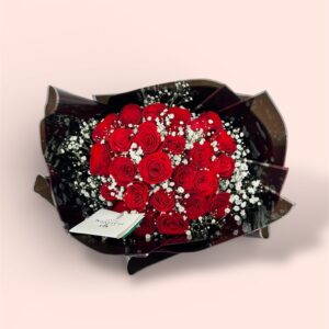 24 rosas rojas con gypso