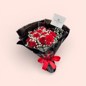 12 rosas rojas con gypso