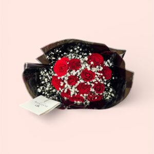 12 rosas rojas con gypso