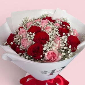 24 rosas combinadas con gypso