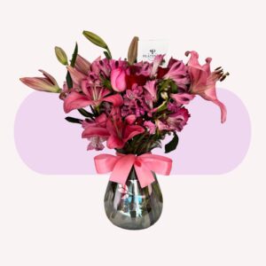 Jarrón de lilis rosas