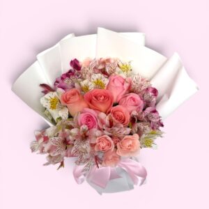 6 Rosas dovela con astromelia y mini rosa